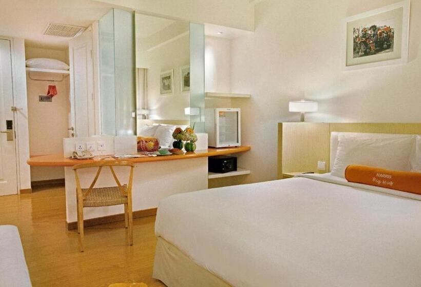 스탠다드 룸 풀장 전망, Harris Hotel & Conventions Malang