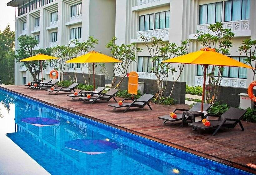 스탠다드 룸 풀장 전망, Harris Hotel & Conventions Malang