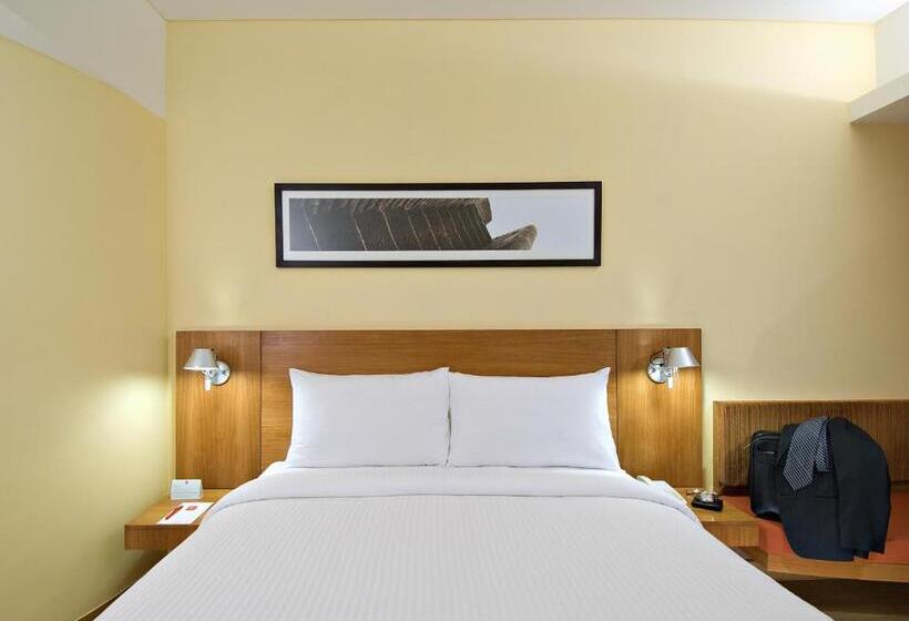 חדר סטנדרט עם מיטת קווין, Ibis Navi Mumbai   An Accor Brand