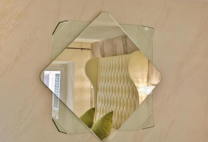 اتاق لوکس با بالکن, Grottini Luxury Suites ~ Pantheon