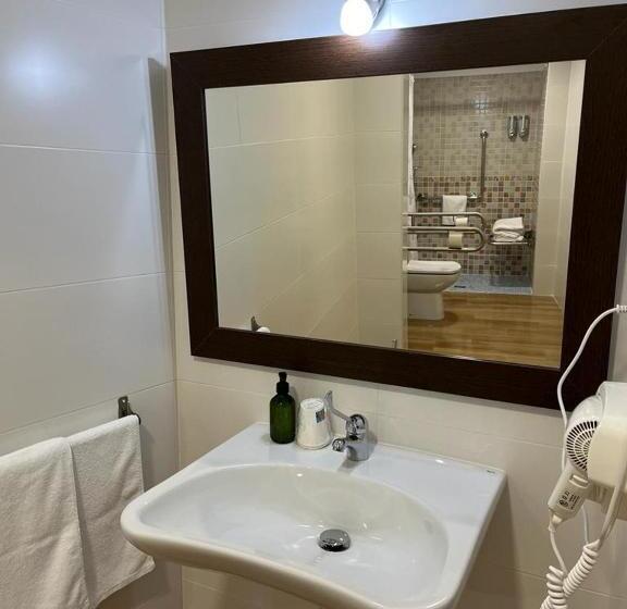 适合残疾人使用的标准间, Hostal El Griel No Disponemos De Recepción Física
