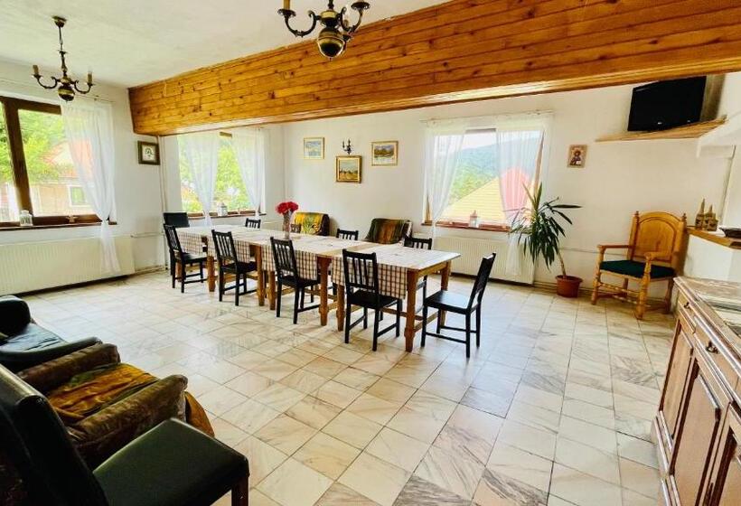 Quarto Estandar, Vila Kira Buşteni