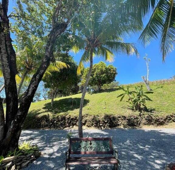 سوئیت با تخت بزرگ, And Dive Center Roatan Yacht Club