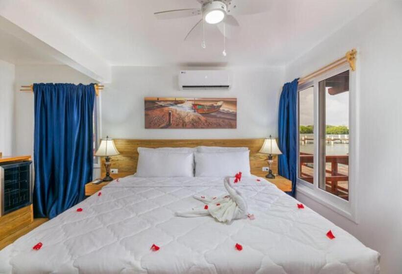سوییت با چشم‌انداز دریا, And Dive Center Roatan Yacht Club