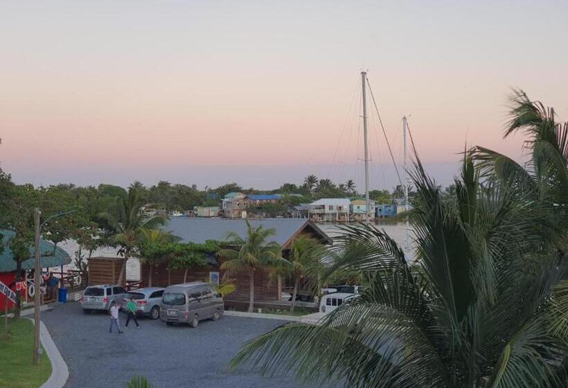 سوییت, And Dive Center Roatan Yacht Club
