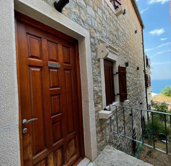 اتاق لوکس با چشم‌انداز دریا, Citadela Old Town   Gelateria
