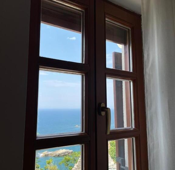 اتاق لوکس با چشم‌انداز دریا, Citadela Old Town   Gelateria
