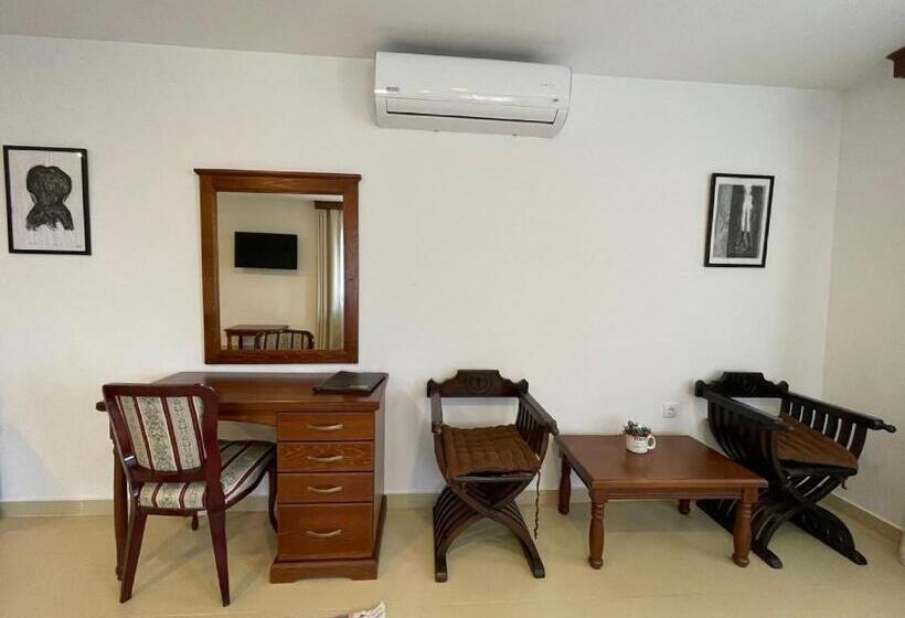 اتاق لوکس با چشم‌انداز دریا, Citadela Old Town   Gelateria