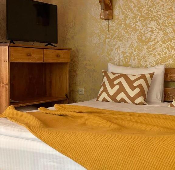 Трехместный Номер Стандарт Вид на Сад, Ecolife Lodge Hotel & Restaurant