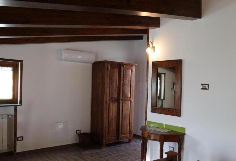 Номер Стандарт Трехместный, The Chalet, Guest House