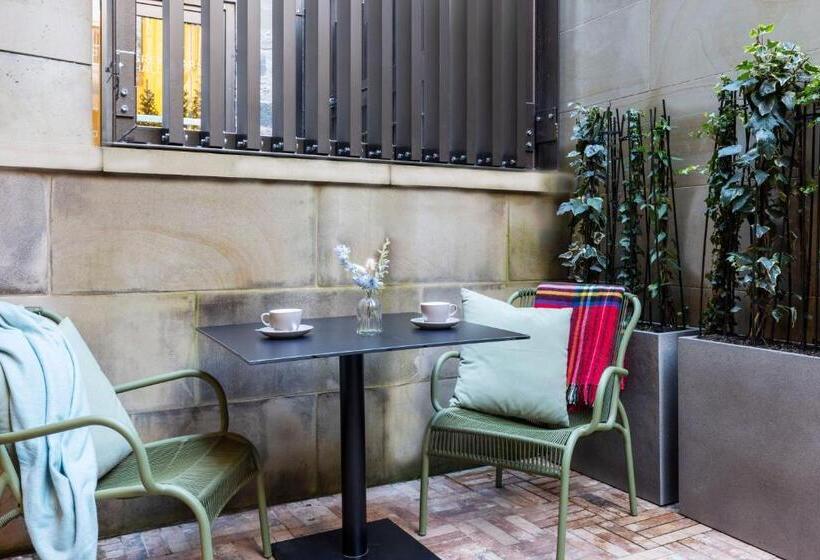 اتاق استاندارد با تخت بزرگ, Virgin Hotels Edinburgh