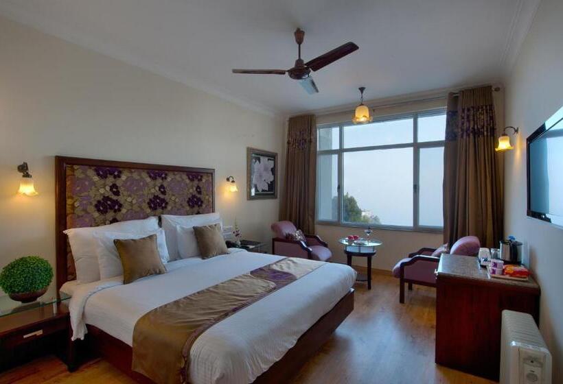 Номер Executive, Royal Orchid Fort Resort
