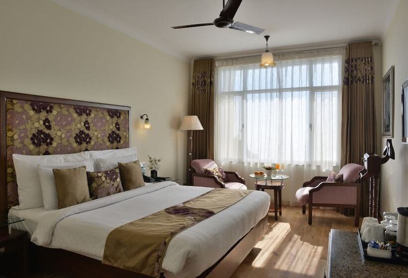 Номер Executive, Royal Orchid Fort Resort