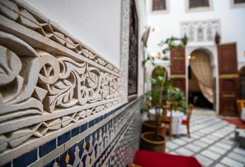 اتاق ساده سه‌ نفره, Riad Arabella