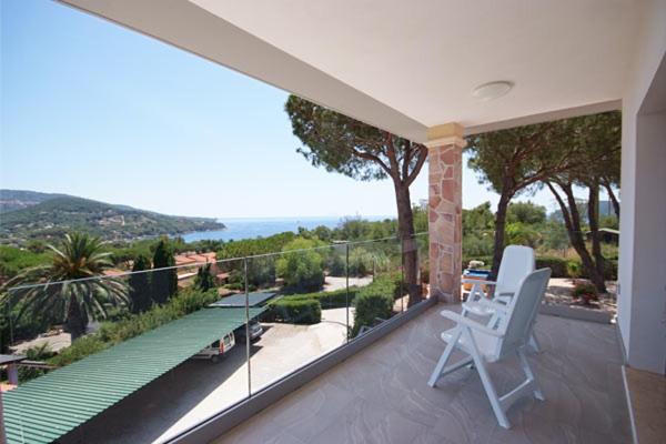 اتاق لوکس با چشم‌انداز, Villa Capitorsola