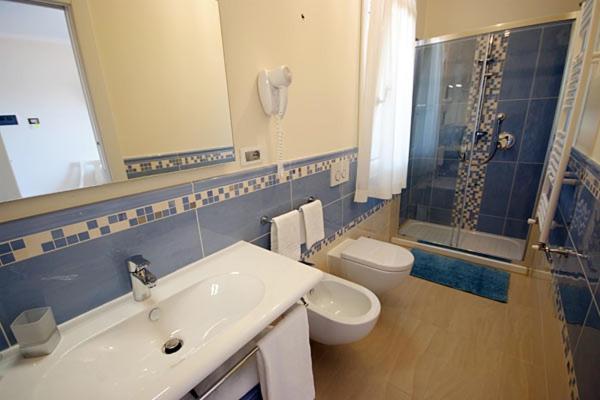 اتاق لوکس با چشم‌انداز, Villa Capitorsola