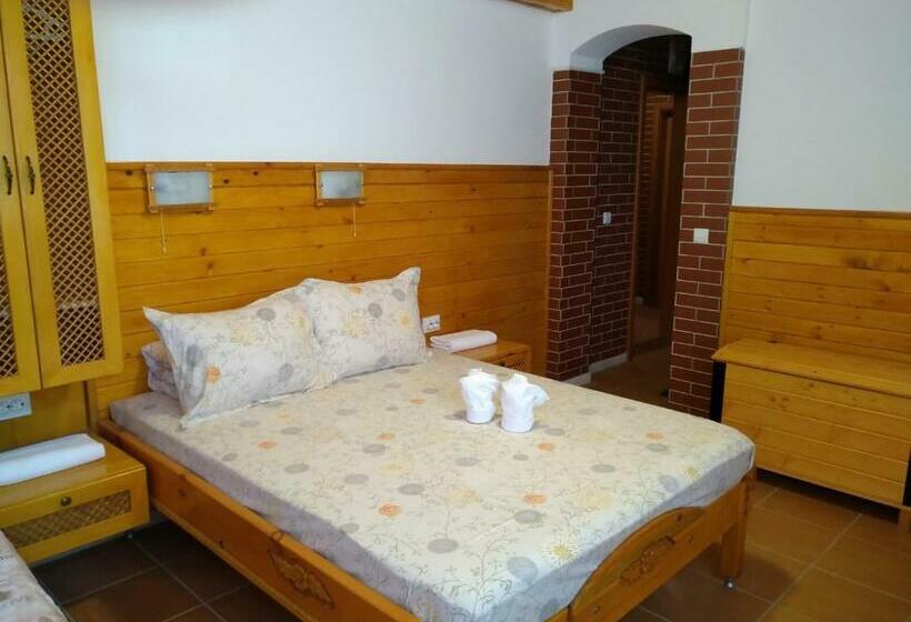 Трехместный Номер Deluxe, Doctor S House