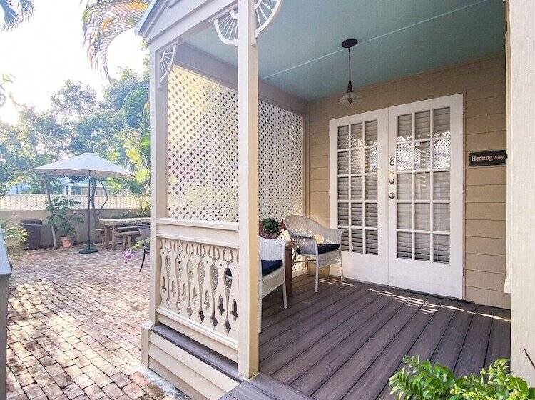 בקתה, Authors Key West Guesthouse