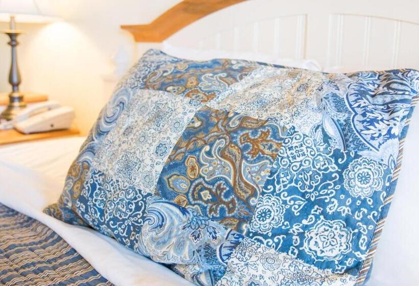 Номер Deluxe Кровать Кинг, Blue Gate Garden Inn