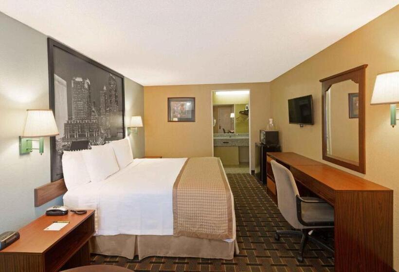 اتاق استاندارد با تخت بزرگ برای معلولان, Rodeway Inn Charlotte Airport Area