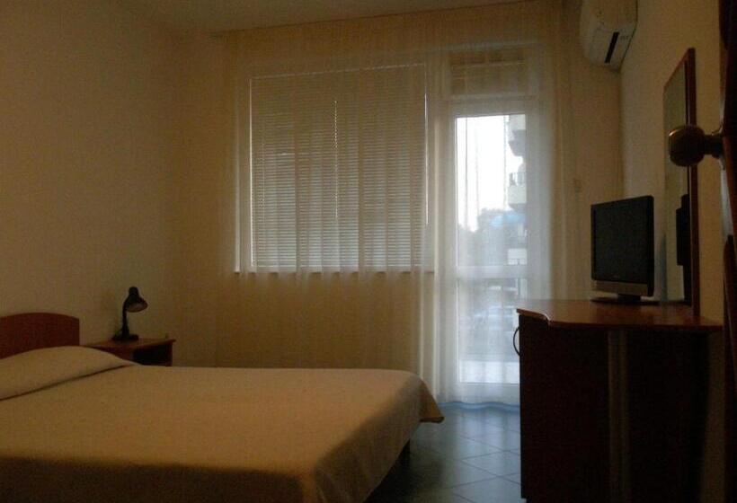 Номер Стандарт с Балконом, Family Hotel Maritime
