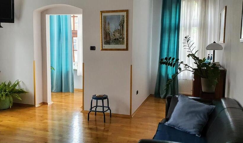 سوییت, Aparthotel Hornigold W Zielonej Kamienicy
