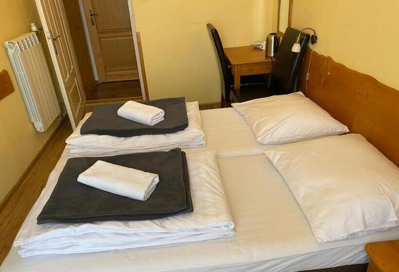 Quarto Estandar, Rusałka