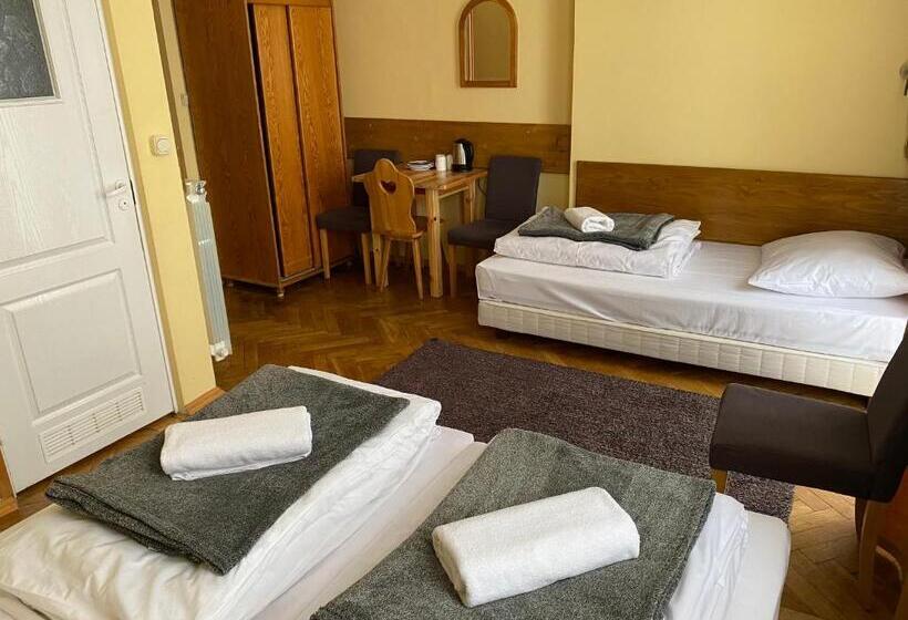 Quarto Triplo Estandar, Rusałka
