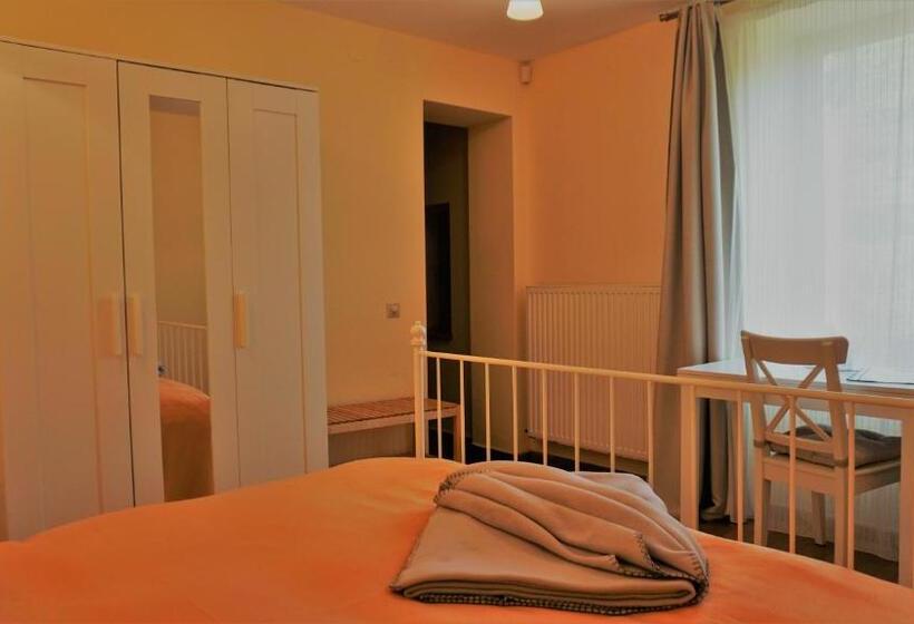 Quarto Estandar, Vila Arizto