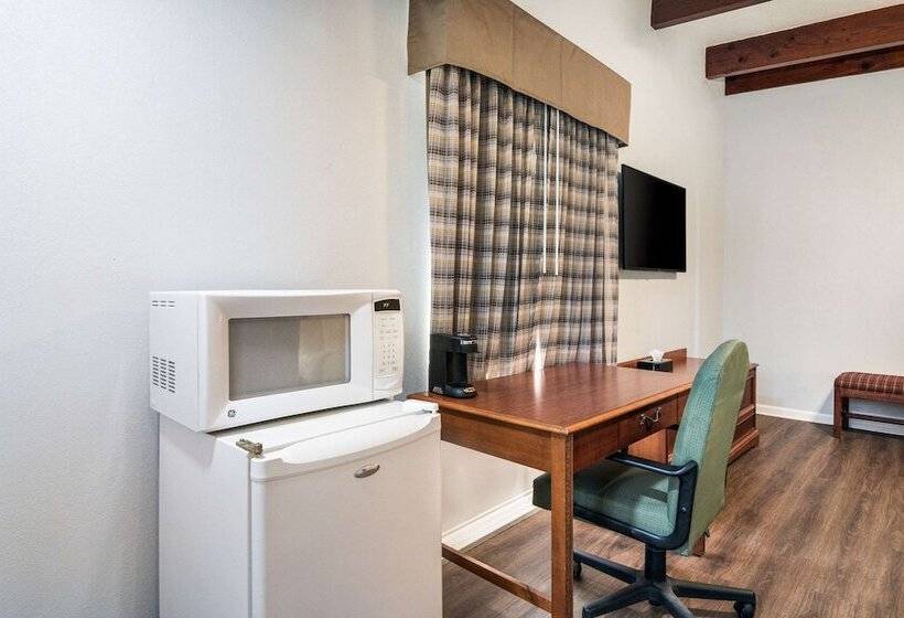 Quarto Estandar Cama Casal, Quality Inn  On The Lake Clarksvilleboydton