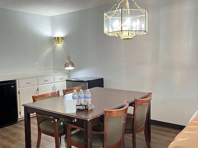 Люкс, Quality Inn  On The Lake Clarksvilleboydton