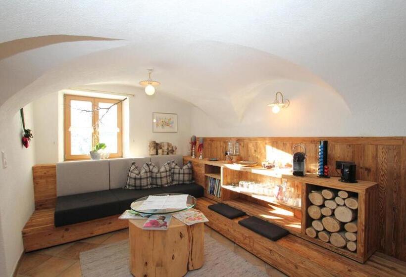 Семейный Номер, Hoarachhof