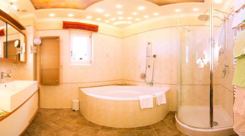 Апартаменты 2 Спальни с Садом, Brunnenhof