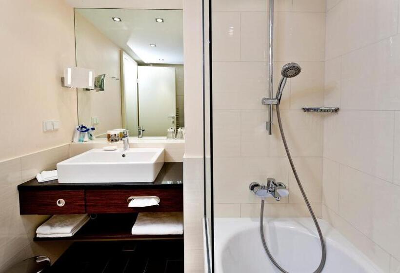 سوییت جونیور با بالکن, Casinohotel Velden