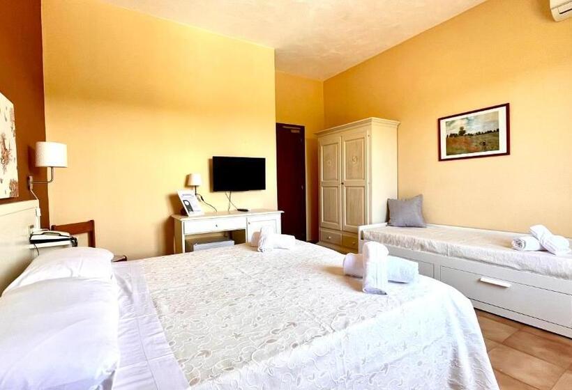 Quarto Triplo Estandar Vista Jardim, Frassetto