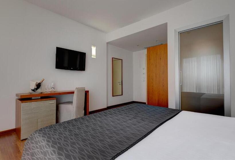 Superior Room with Terrace, Park Hotel Ermitage Resort & Spa