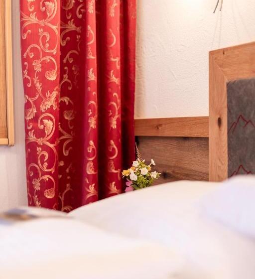 Полулюкс с Балконом, örglwirt Ferienwelt   Hotel Post örglwirt