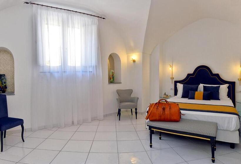 Quarto Deluxe, Amalfi Resort