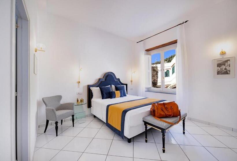Quarto Deluxe, Amalfi Resort