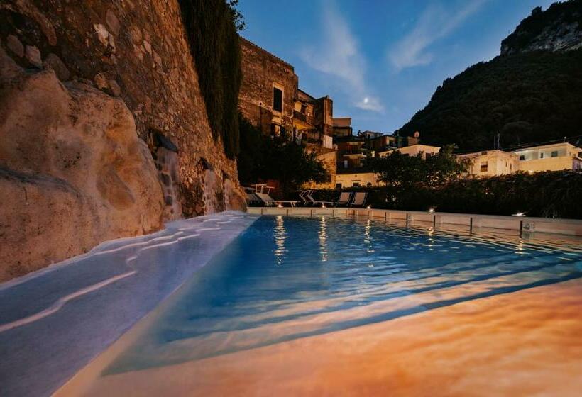 Quarto Deluxe, Amalfi Resort