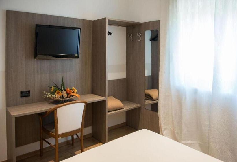 스탠다드 룸 더블 침대, Albergo Grappolo D'oro
