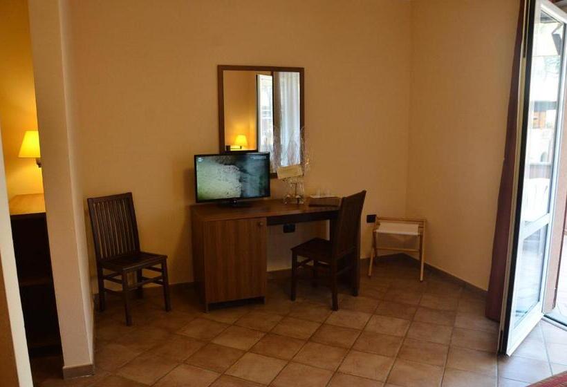 Номер Стандарт Вид на Бассейн, Corte Dei Tusci Village Palace