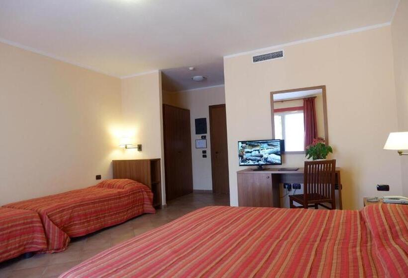 غرفة قياسية رباعية مطلة على البحر, Corte Dei Tusci Village Palace