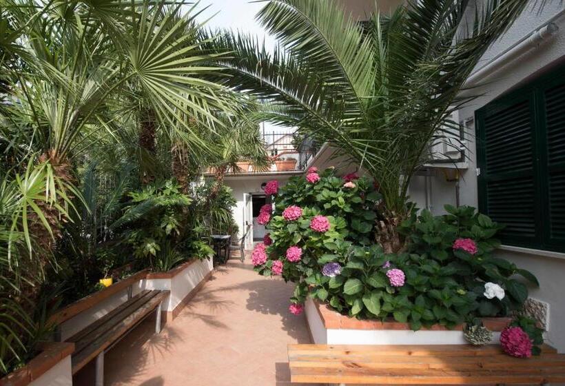 Студио Стандарт с Балконом, Residence Oleandro