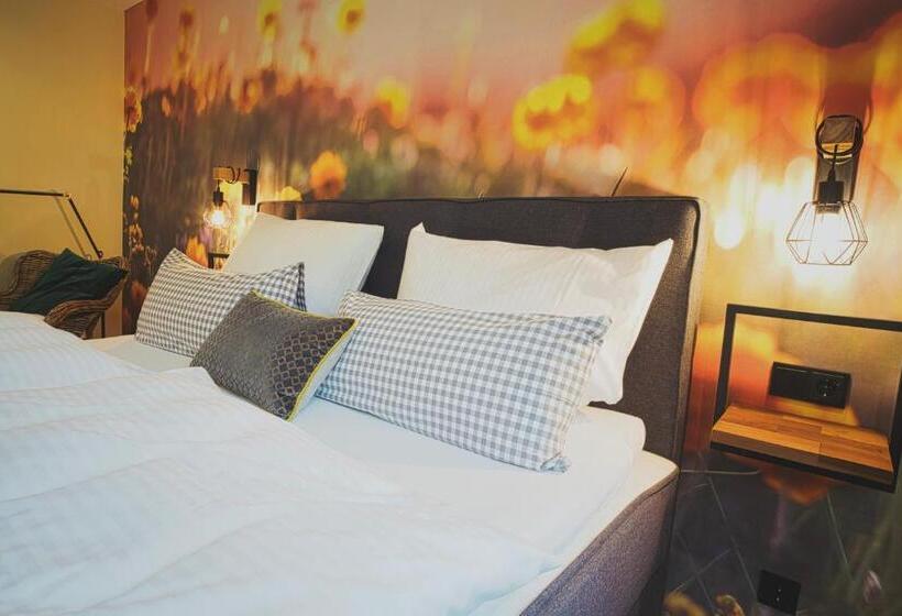 Номер Стандарт с Балконом, Boutique Hotel Landhauszeit