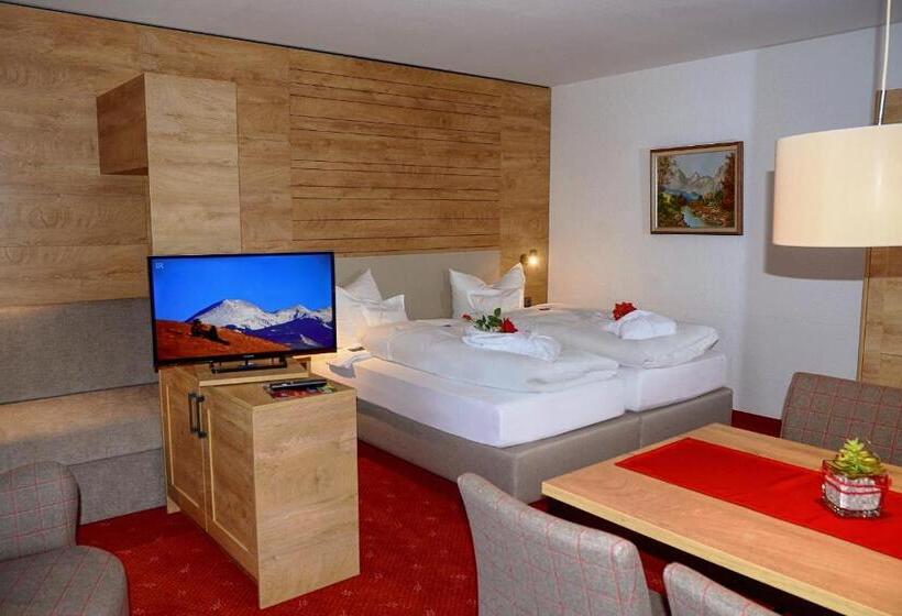 Quarto Triplo Estandar com Sacada, Alpenhof