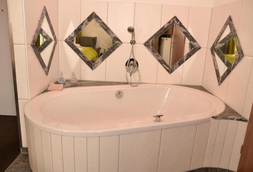 Люкс с Балконом, Vakantiehotel Der Brabander