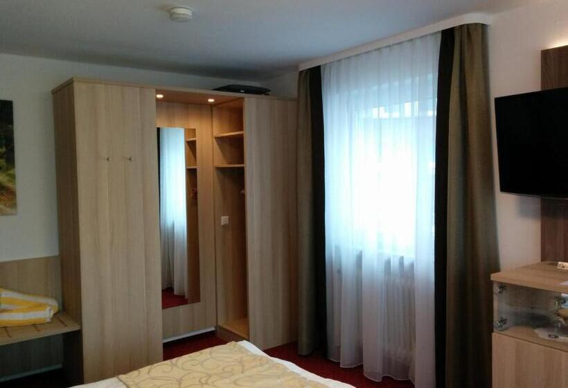 Номер Стандарт с Балконом, Wellness Hotel Garni Krone