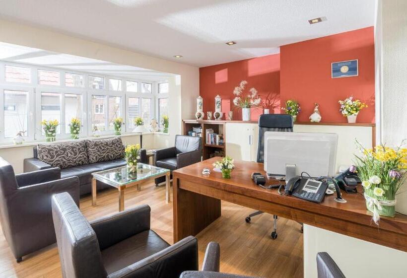 سوئیت کلاسیک, Suitenhotel Idyll Heckenrose
