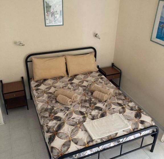 إستوديو قياسى, Polyxenis Rooms